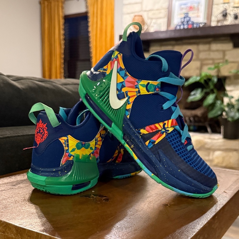 Lebron Witness 6Y Big Kids' Basketball Shoes (DQ8650-400, multi colored)
